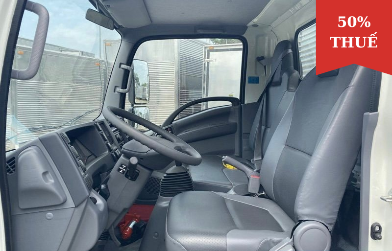 XE TẢI ISUZU 2.7 TẤN THÙNG KÍN QKR270 EURO5