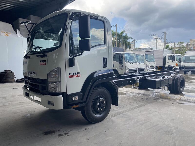 Xe tải Isuzu 6,7 tấn thùng kín dài 5,8m FRR650 FRR90LE5