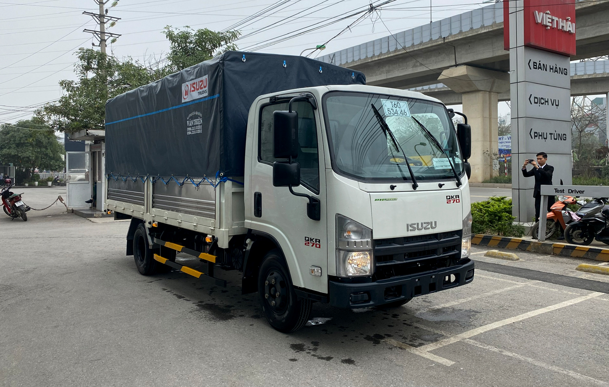 XE TẢI ISUZU 2.7 TẤN THÙNG BẠT QKR270 EURO5