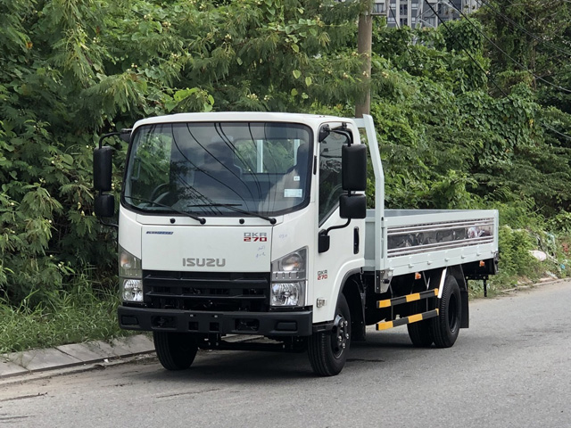 XE TẢI ISUZU 1.9 TẤN THÙNG KÍN QKR210