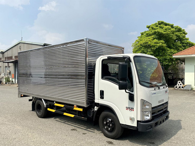 XE TẢI ISUZU 2.7 TẤN THÙNG BẠT QKR270 EURO5