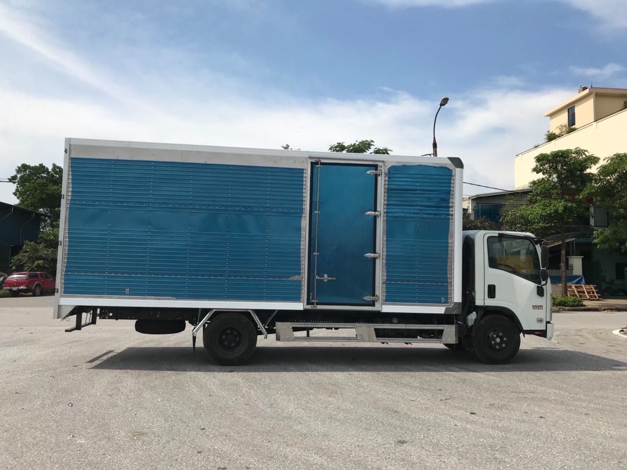 Xe tải Isuzu 5 tấn thùng 5,7m NQR550